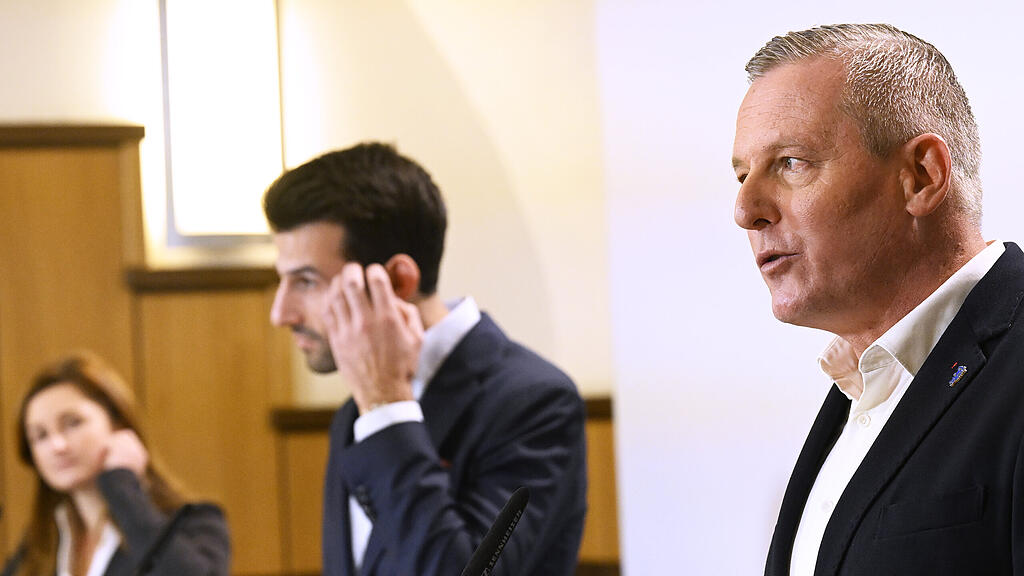 PK FPÖ "ASYLSTOPP JETZT": LANDBAUER/SVAZEK/KUNASEK