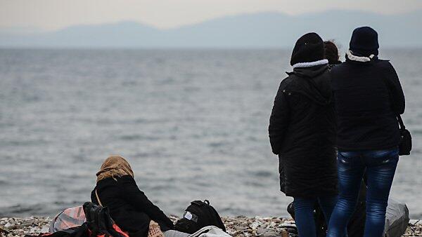 Viele Flüchtlinge versuchen, von Canakkale nach Lesbos zu gelangen