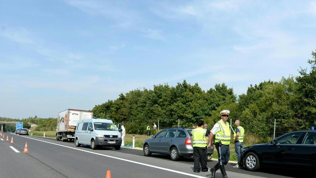 Leichen in Schlepperfahrzeug auf A4