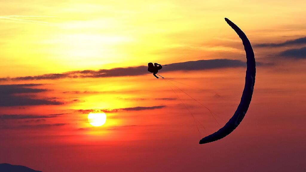 Die Paragleiter haben die wunderschöne Abendstimmung genossen.