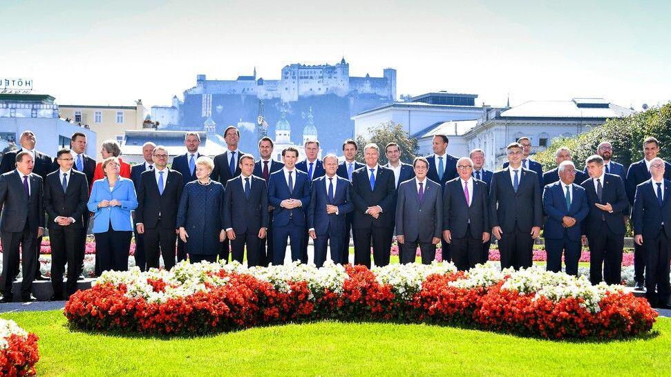 EU-Gipfel: Familienfoto im Mirabellgarten