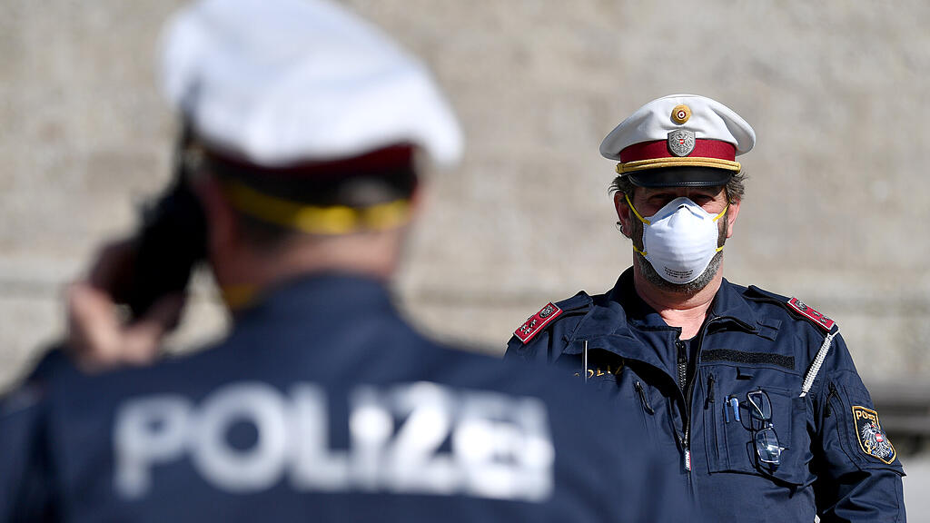 SB: Polizei, Salzburg, Mundschutz, MNS, Maske,