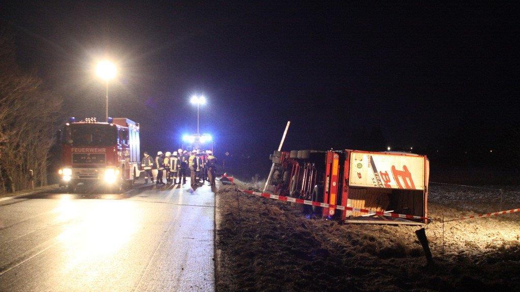 Fridolfing: Lkw umgekippt