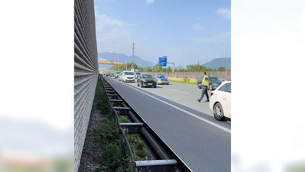 Enten über A1 eskortiert