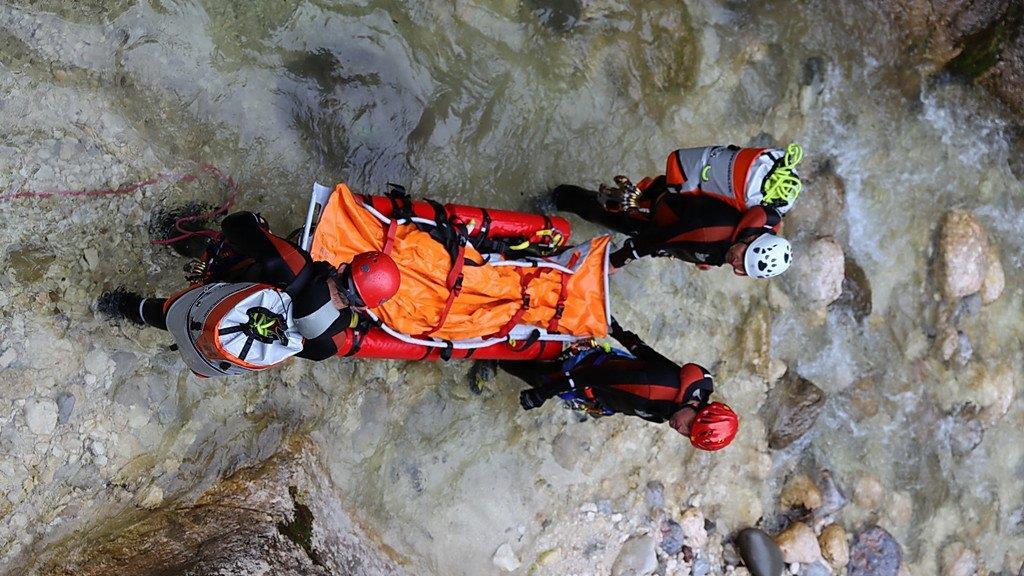 Übung in der Almbachklamm, II