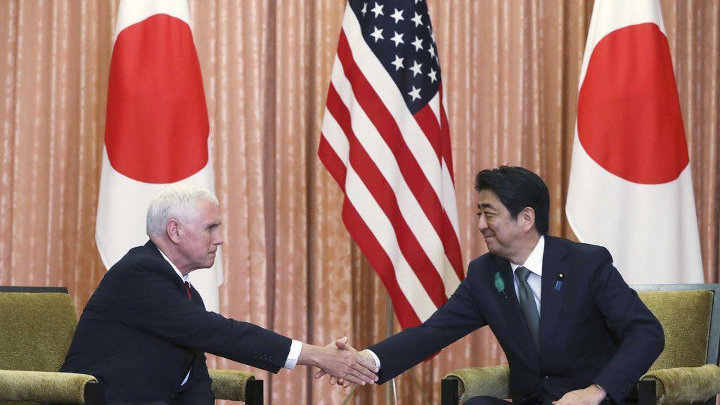 Mike Pence besucht Japan