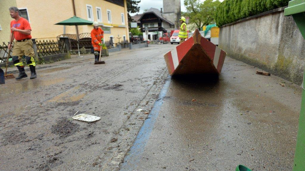 Aufräumarbeiten in Oberndorf, II