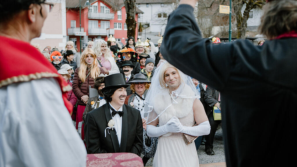 Verkehrte Hochzeit, Kirche