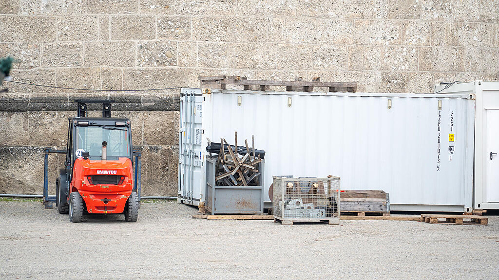 Aufbau Christkindlmarkt
