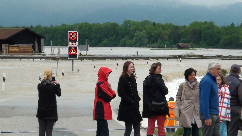 A8 überflutet