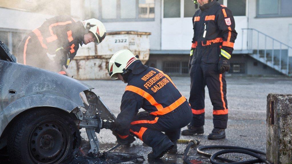 Pkw geht in Flammen auf
