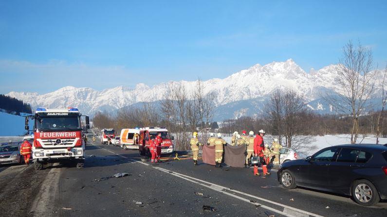 Saalfelden: Frontalcrash zwischen Pkw und Lkw fordert Todesopfer