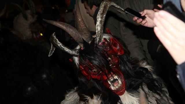 Perchtenlauf am Christkindlmarkt