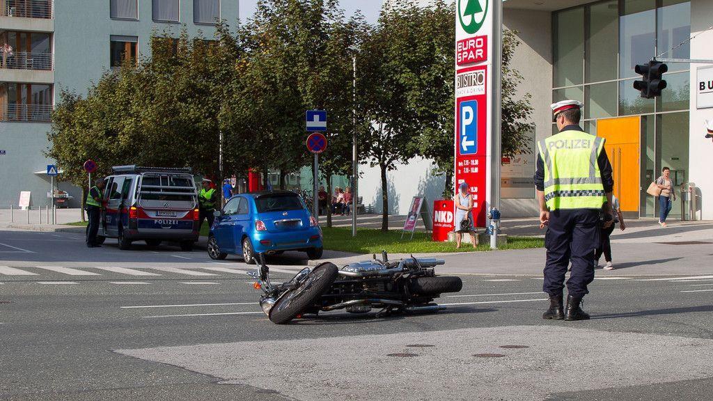 Motorrad vs. Pkw in der Sterneckstraße
