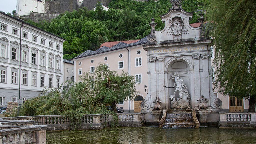 Sturm knickt Baum bei Kapitelschwemme