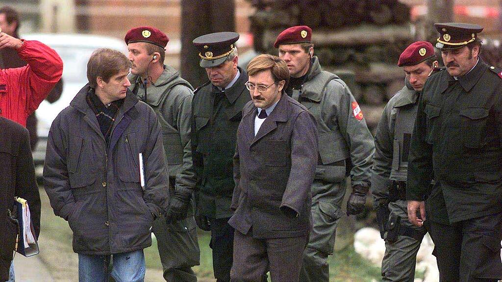 Fuchs wurde im Oktober 1997 verhaftet.