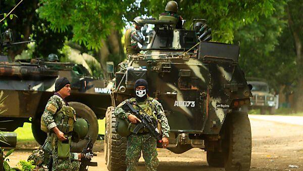 Soldaten kämpfen immer wieder gegen Abu Sayyaf