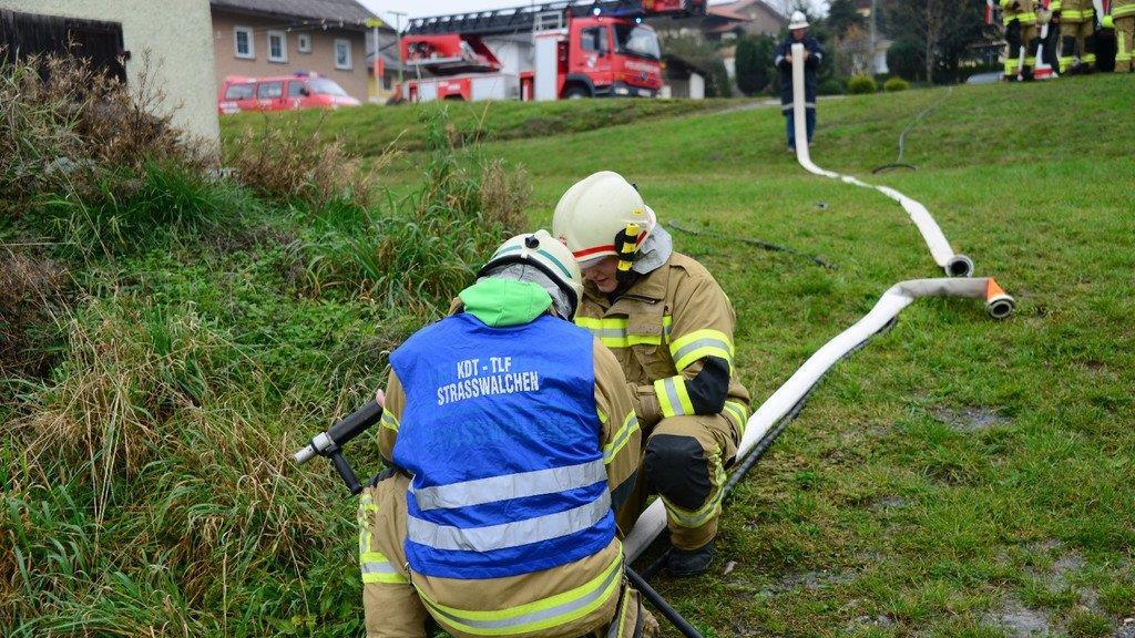 Holzschuppen in Brand