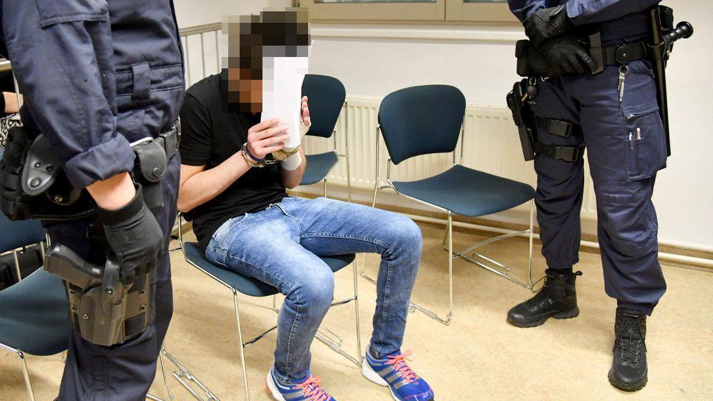 Toter in Badewanne: Syrer vor Gericht, I