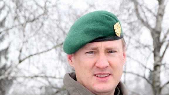 Soldat bleibt in Kamin stecken