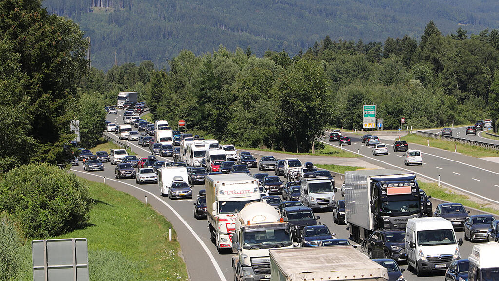 stau a1 a10 reiseverkehr