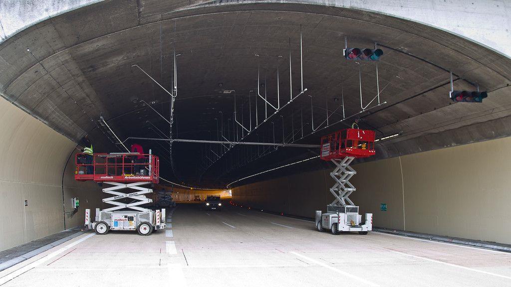 Feinschliff an der Baustelle im Lieferinger Tunnel