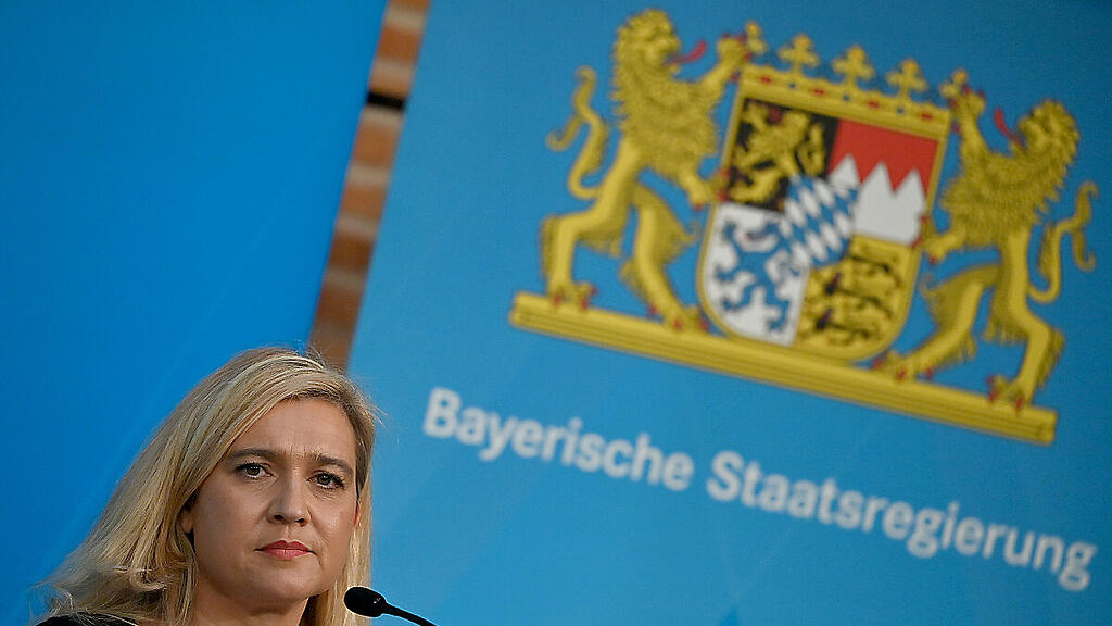 Bayerns Gesundheitsministerin: Verzicht auf Reisen