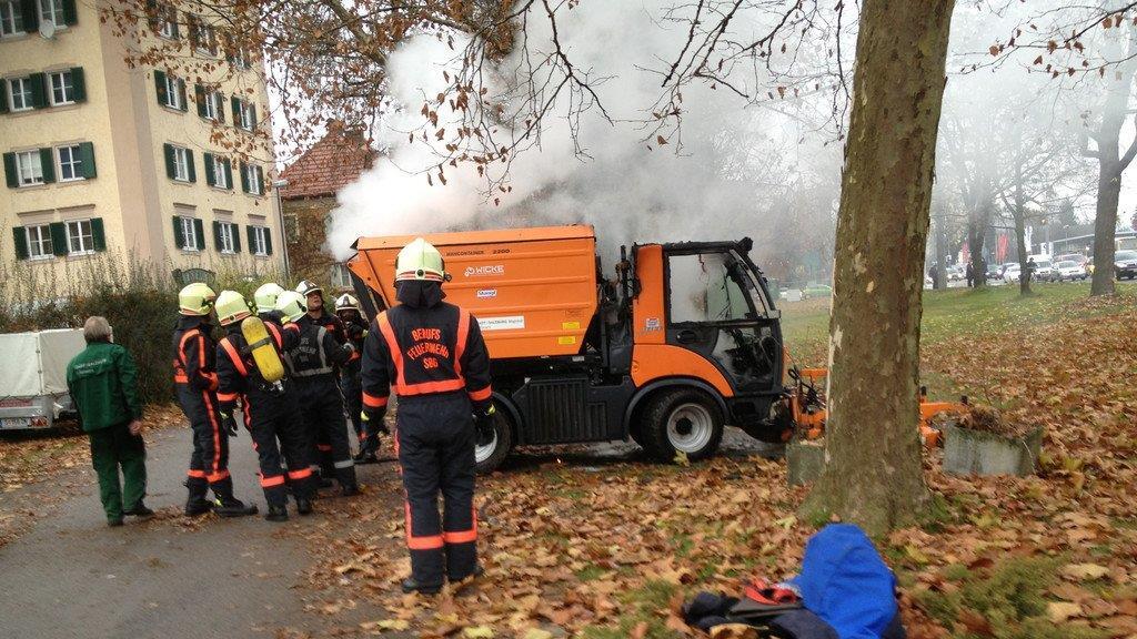 Fahrzeug in Flammen