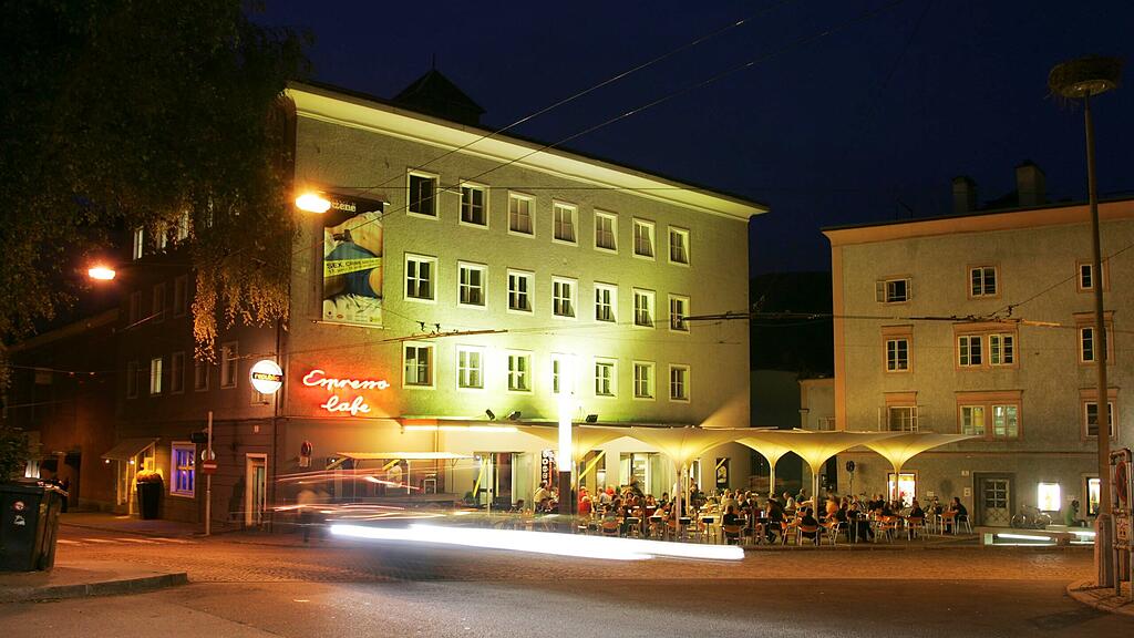 Anton Neumayr Platz, Republic