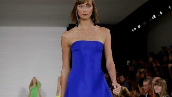 Karlie Kloss trägt einen Bob