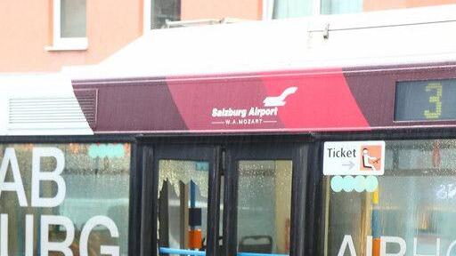 Pkw kollidiert mit Obus
