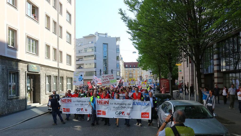 1.500 Teilnehmer bei Kundgebung vor AK Salzburg