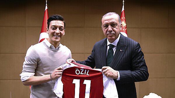 Özil will seine Wurzeln nicht verleugnen
