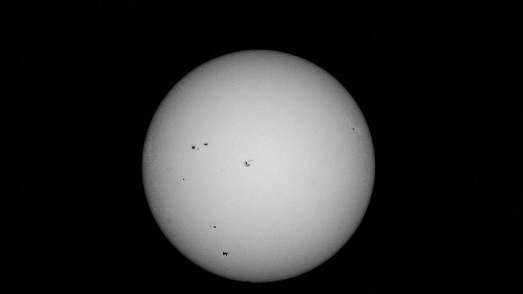 ISS vor der Sonne