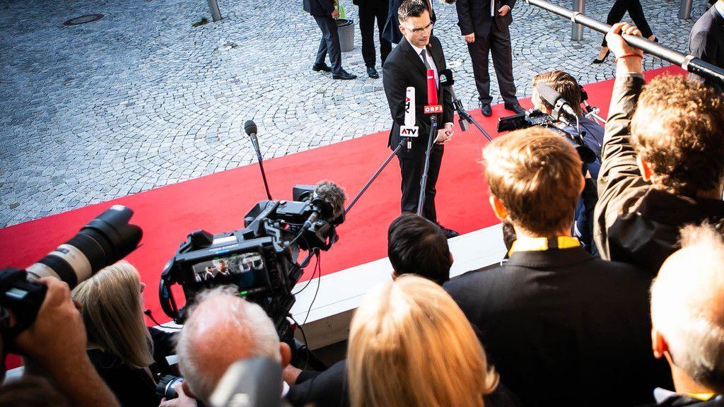 Presserummel am roten Teppich