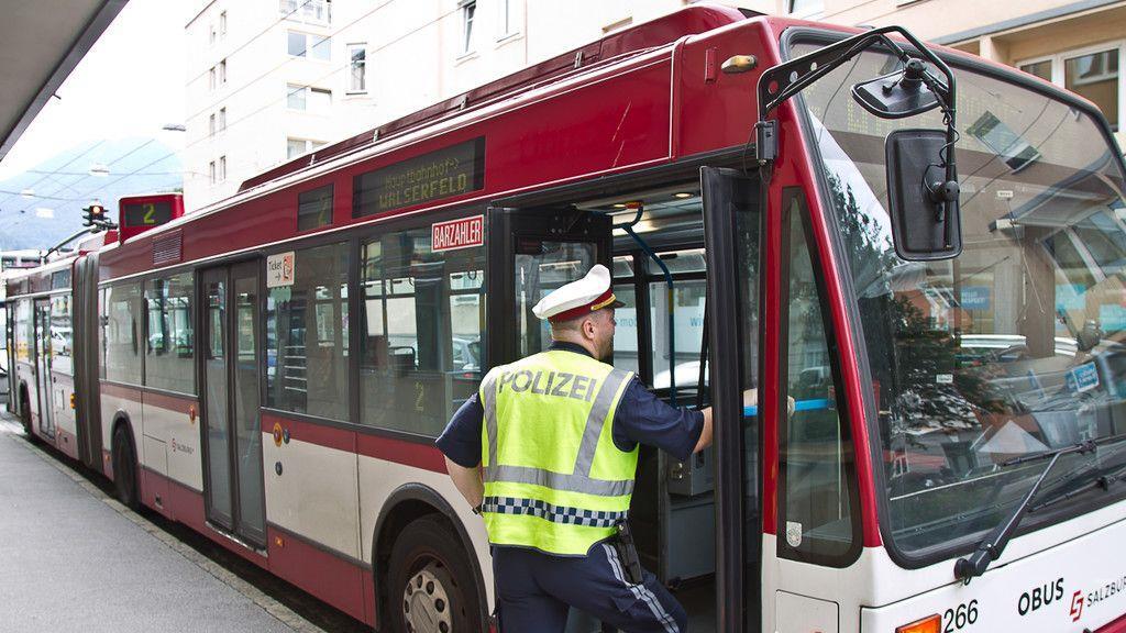 Sterneckstraße: Unfall zwischen Obus und Pkw