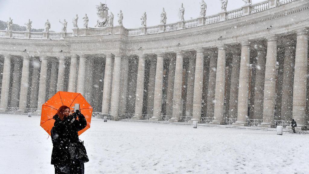 Rom versinkt im Schnee