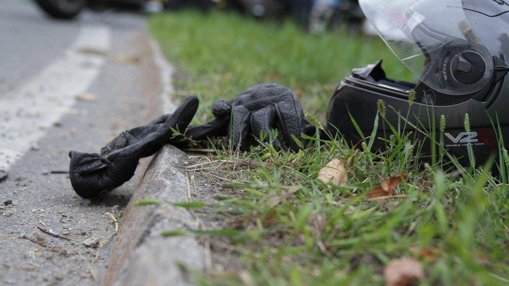 Harley-Fahrer schleudert in Gegenverkehr