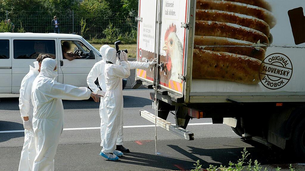 Mehr als 70 Leichen waren in dem Lkw,.