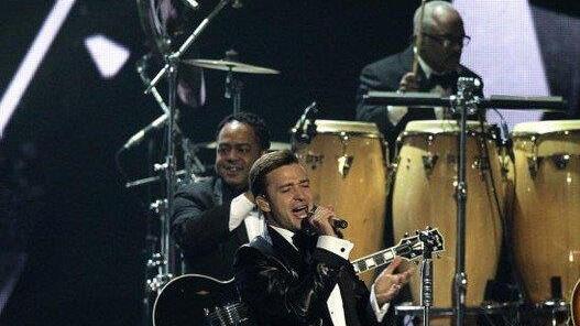 Brit Awards 2013: Stars performen auf der Bühne