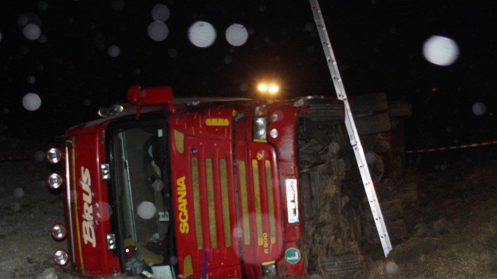 Fridolfing: Lkw umgekippt
