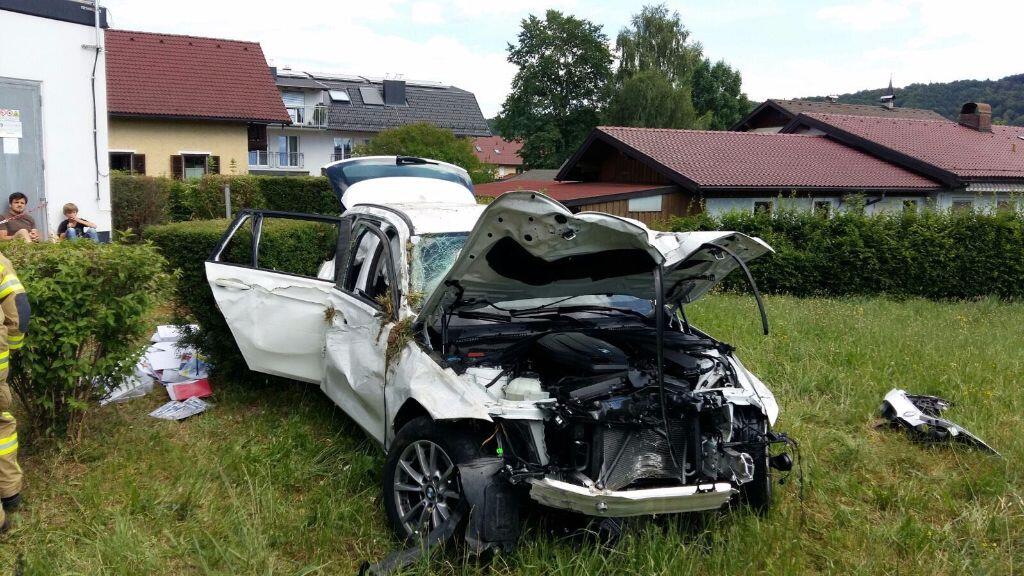 Das Auto wurde völlig demoliert.