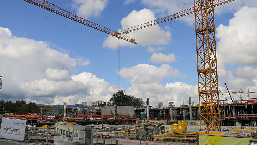 Schwerverletzter bei Absturz auf Baustelle in Europastraße