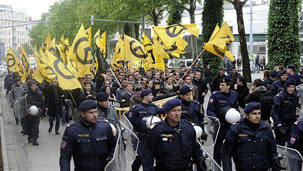 878 Polizisten waren damals im Einsatz