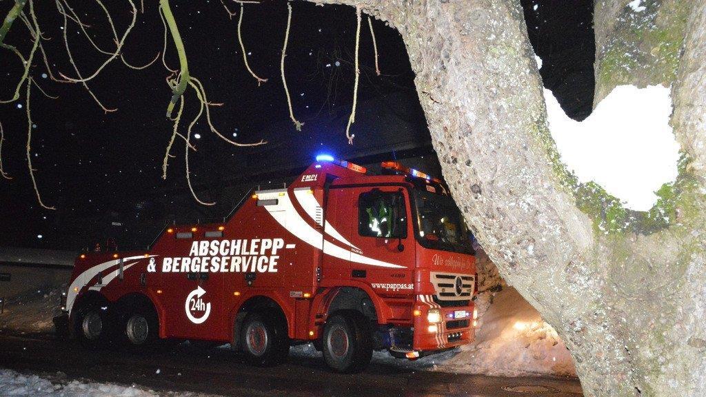 Schwierige Lkw-Bergung