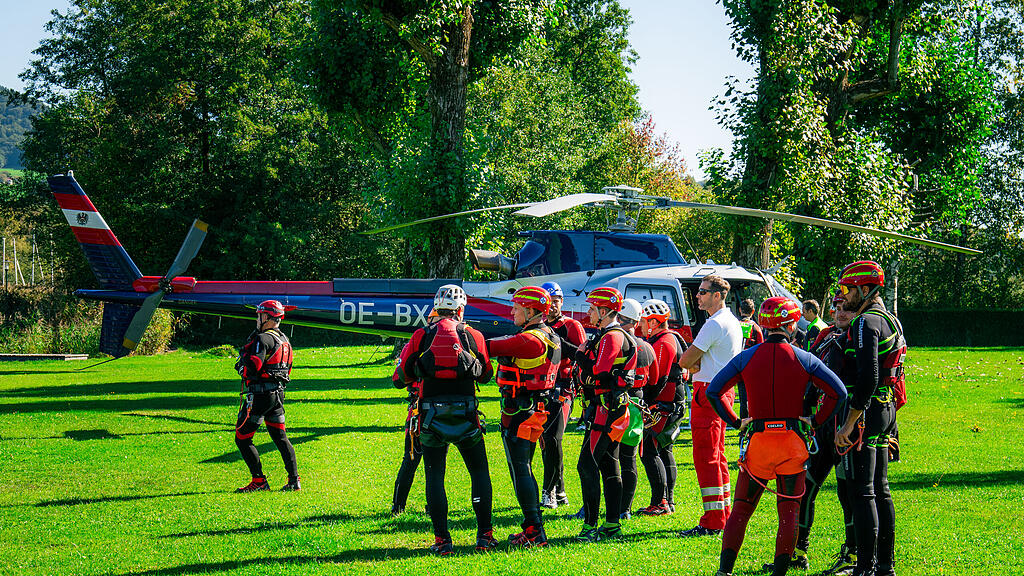Übungstag der Wasserrettung und Flugpolizei am Obertrumer See