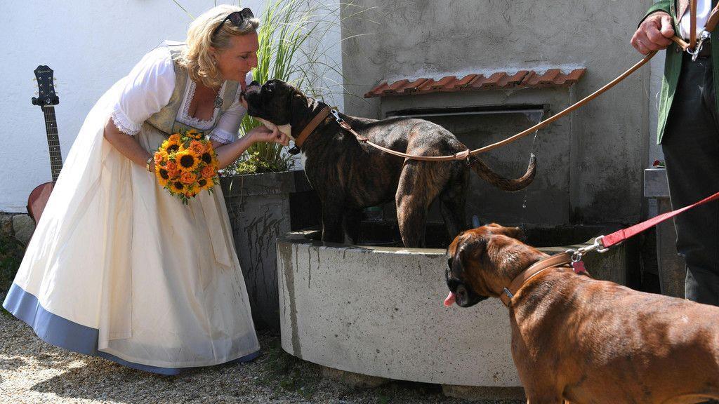 So heiratet Karin Kneissl