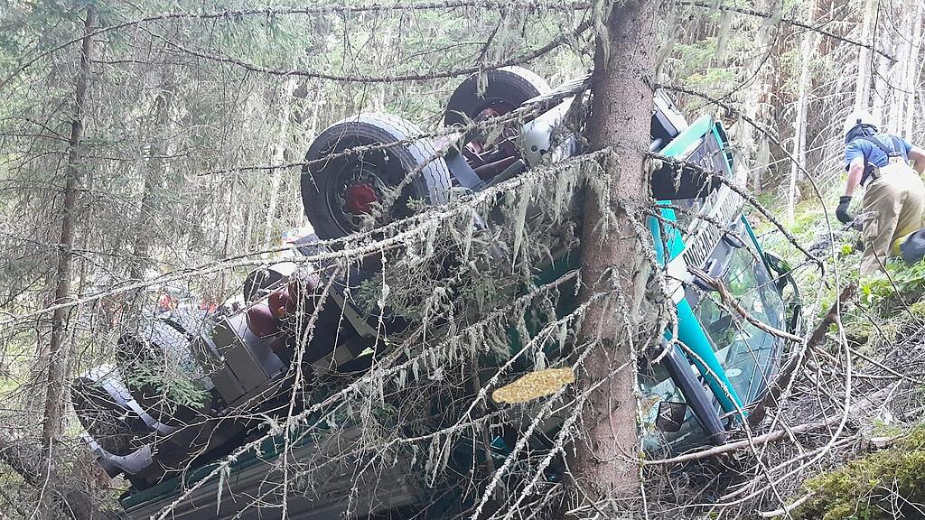 Lkw-Lenker bei Überschlag in Rauris schwerverletzt