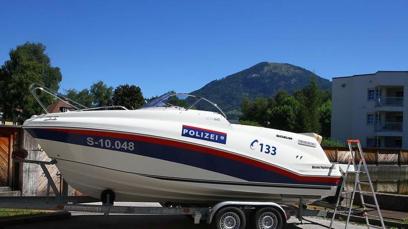 Neues Polizeiboot überstellt