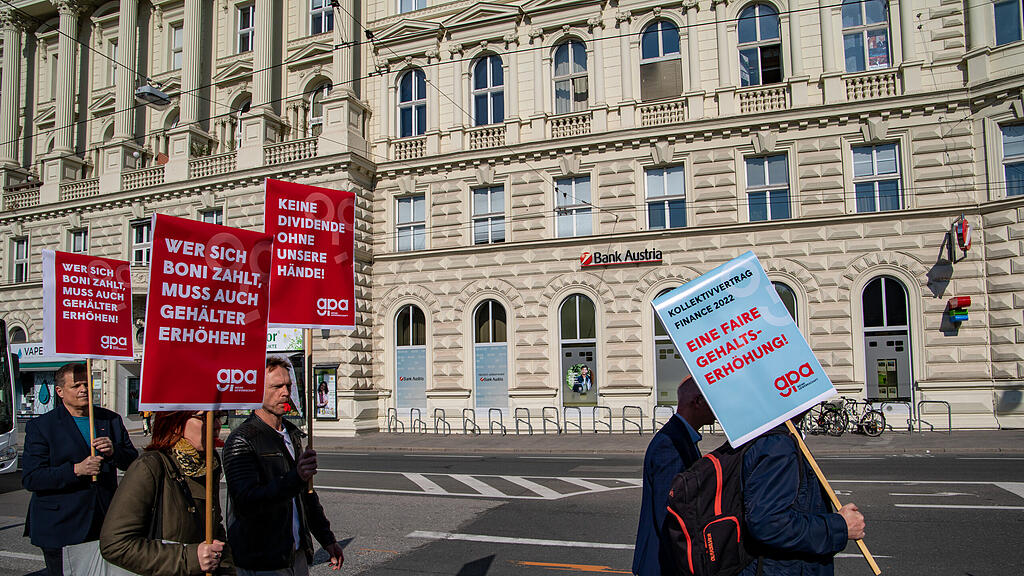 Protestkundgebung der Bankangestellten in Salzburg